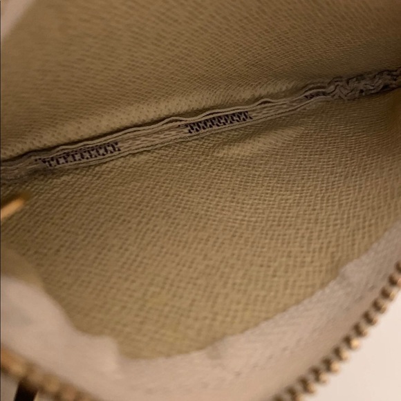 Louis Vuitton White Azur keychain pouch
Authentic - Picture 9 of 14